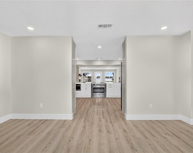 1225 Hoffner Avenue - Photo Thumbnail 2