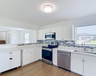 3303 6th Street Sw - Photo Thumbnail 9