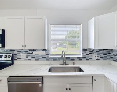3303 6th Street Sw - Photo Thumbnail 10