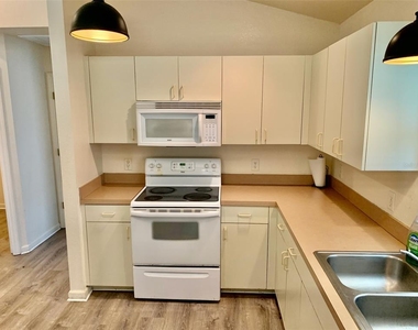 8310 Delk Avenue - Photo Thumbnail 11