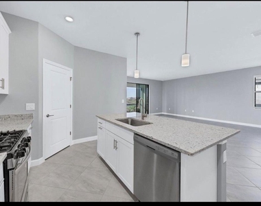 5127 Coral Reef Way - Photo Thumbnail 4