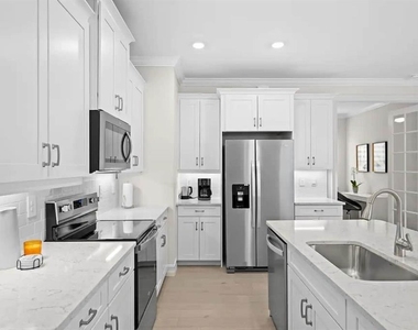 245 Teramo Way - Photo Thumbnail 5