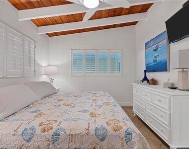 6006 Midnight Pass Road - Photo Thumbnail 16