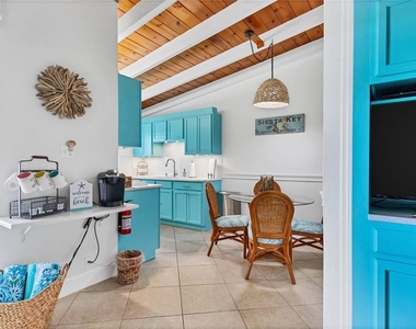 6006 Midnight Pass Road - Photo Thumbnail 9