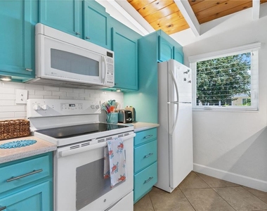 6006 Midnight Pass Road - Photo Thumbnail 14