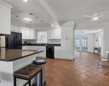 2469 Waldemere Street - Photo Thumbnail 10