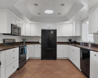 2469 Waldemere Street - Photo Thumbnail 11
