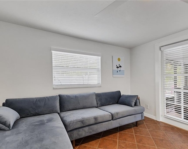 2469 Waldemere Street - Photo Thumbnail 9