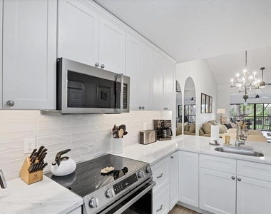 5737 Ashton Way - Photo Thumbnail 4