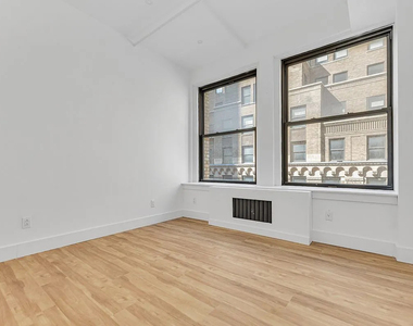 248 West 35th Street - Photo Thumbnail 4