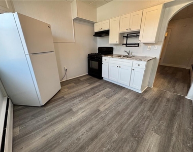 2104 Glendale Avenue - Photo Thumbnail 9