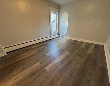 2104 Glendale Avenue - Photo Thumbnail 7