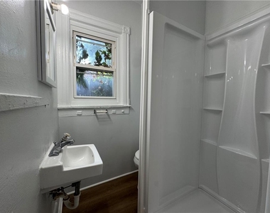 812 Chestnut Street - Photo Thumbnail 5