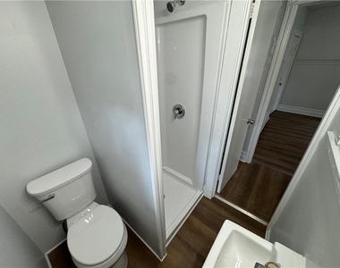 812 Chestnut Street - Photo Thumbnail 6