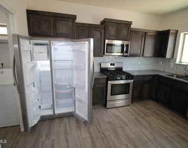 620 Adrian Arellano Street W - Photo Thumbnail 28