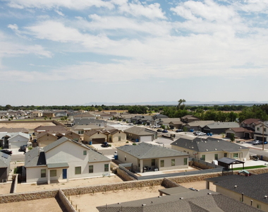 620 Adrian Arellano Street W - Photo Thumbnail 6