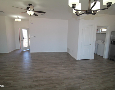 620 Adrian Arellano Street W - Photo Thumbnail 21