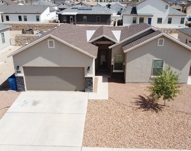 620 Adrian Arellano Street W - Photo Thumbnail 2