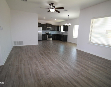 620 Adrian Arellano Street W - Photo Thumbnail 18