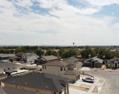 620 Adrian Arellano Street W - Photo Thumbnail 7