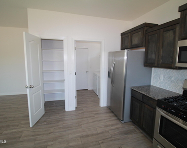 620 Adrian Arellano Street W - Photo Thumbnail 27