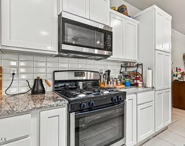 911 Greenbury Place - Photo Thumbnail 7