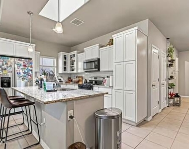 911 Greenbury Place - Photo Thumbnail 11