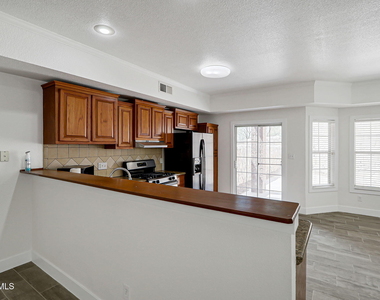 7235 Royal Arms Drive - Photo Thumbnail 14