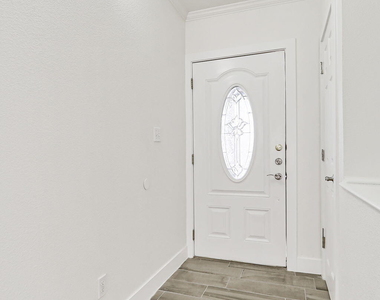 7235 Royal Arms Drive - Photo Thumbnail 4