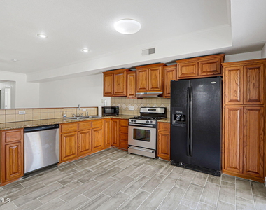 7235 Royal Arms Drive - Photo Thumbnail 11