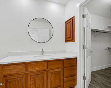 7235 Royal Arms Drive - Photo Thumbnail 27