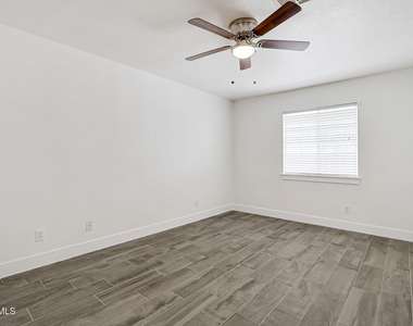 7235 Royal Arms Drive - Photo Thumbnail 20