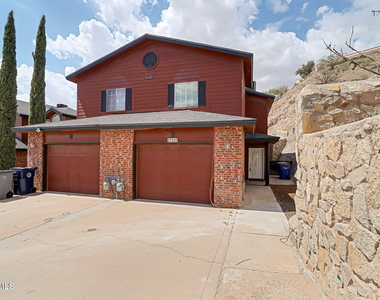 7235 Royal Arms Drive - Photo Thumbnail 2