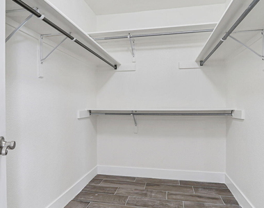 7235 Royal Arms Drive - Photo Thumbnail 29