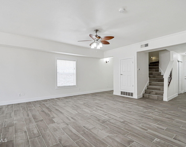 7235 Royal Arms Drive - Photo Thumbnail 7