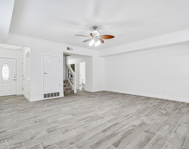7235 Royal Arms Drive - Photo Thumbnail 8