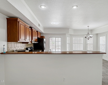7235 Royal Arms Drive - Photo Thumbnail 15