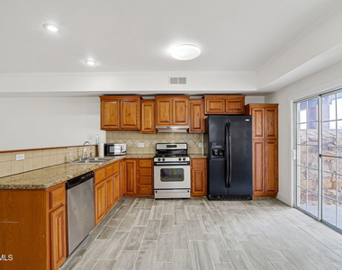 7235 Royal Arms Drive - Photo Thumbnail 12