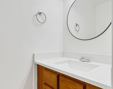 7235 Royal Arms Drive - Photo Thumbnail 17