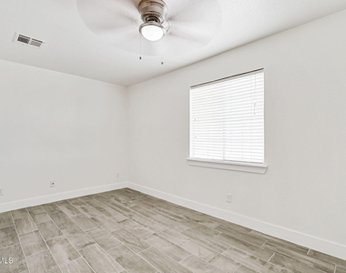 7235 Royal Arms Drive - Photo Thumbnail 22