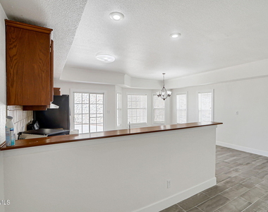 7235 Royal Arms Drive - Photo Thumbnail 16