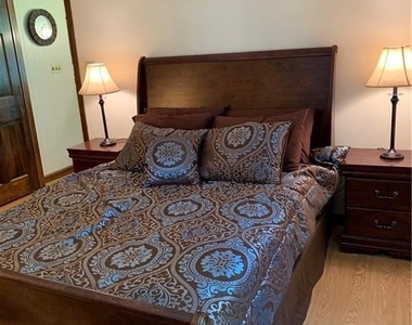 11 Miami Avenue - Photo Thumbnail 9