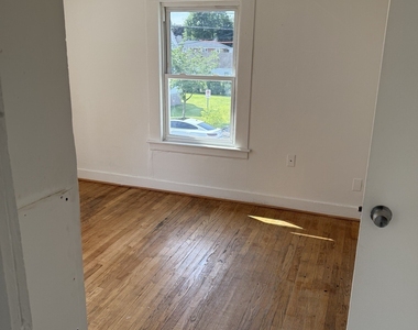 97 Bissell Street - Photo Thumbnail 8