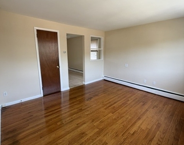 7 Eclipse Avenue - Photo Thumbnail 2
