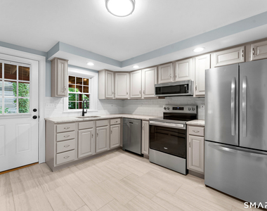 324 Main Street - Photo Thumbnail 2
