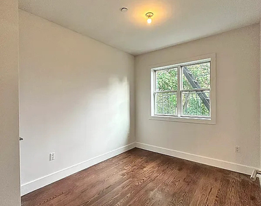 1072 Bergen Street - Photo Thumbnail 5