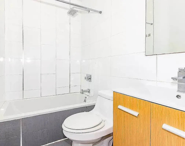 1072 Bergen Street - Photo Thumbnail 3
