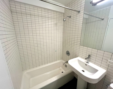 222 East 39th Street - Photo Thumbnail 2