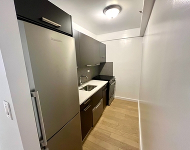 222 East 39th Street - Photo Thumbnail 1