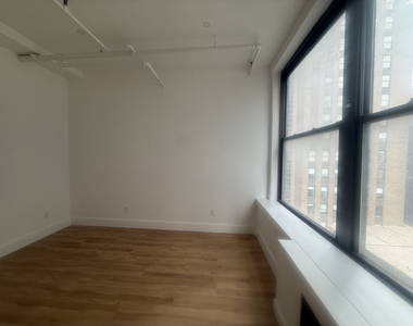 248 West 35th Street - Photo Thumbnail 3